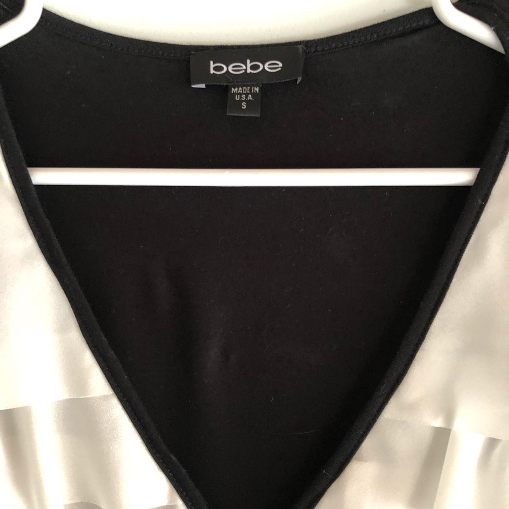 Bebe Ruffled Tuxedo Front V Neck Top - Picture 4 of 6